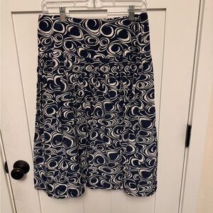 Josephine Chaus 100% silk navy white geometric skirt A-line Size 8 Pleated
